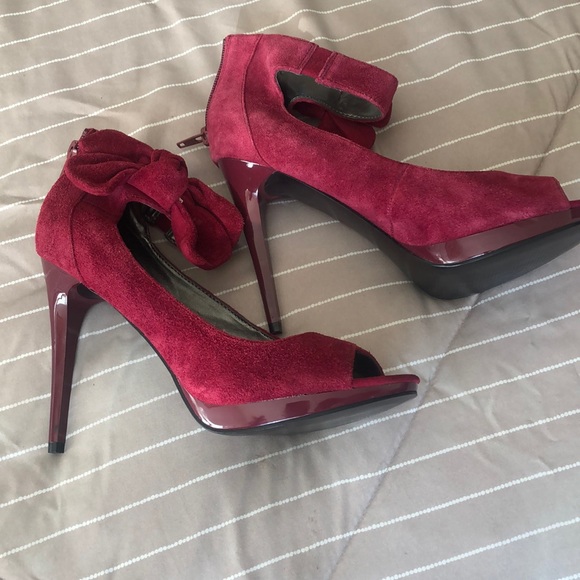 Carlos Santana Libation suede heels. - Picture 7 of 8